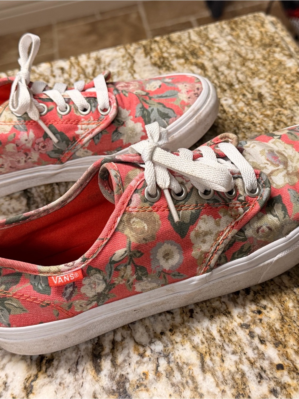 VANS Women’s Size 8.5 Coral with Floral Print Canvas Lace-Up Sneakers - Picture 7 of 13